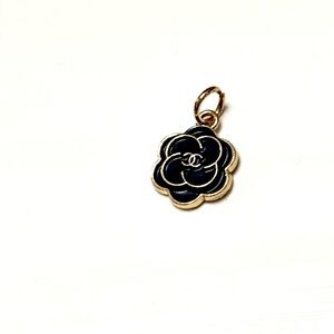 CHANEL Black and Gold Floral Necklace
